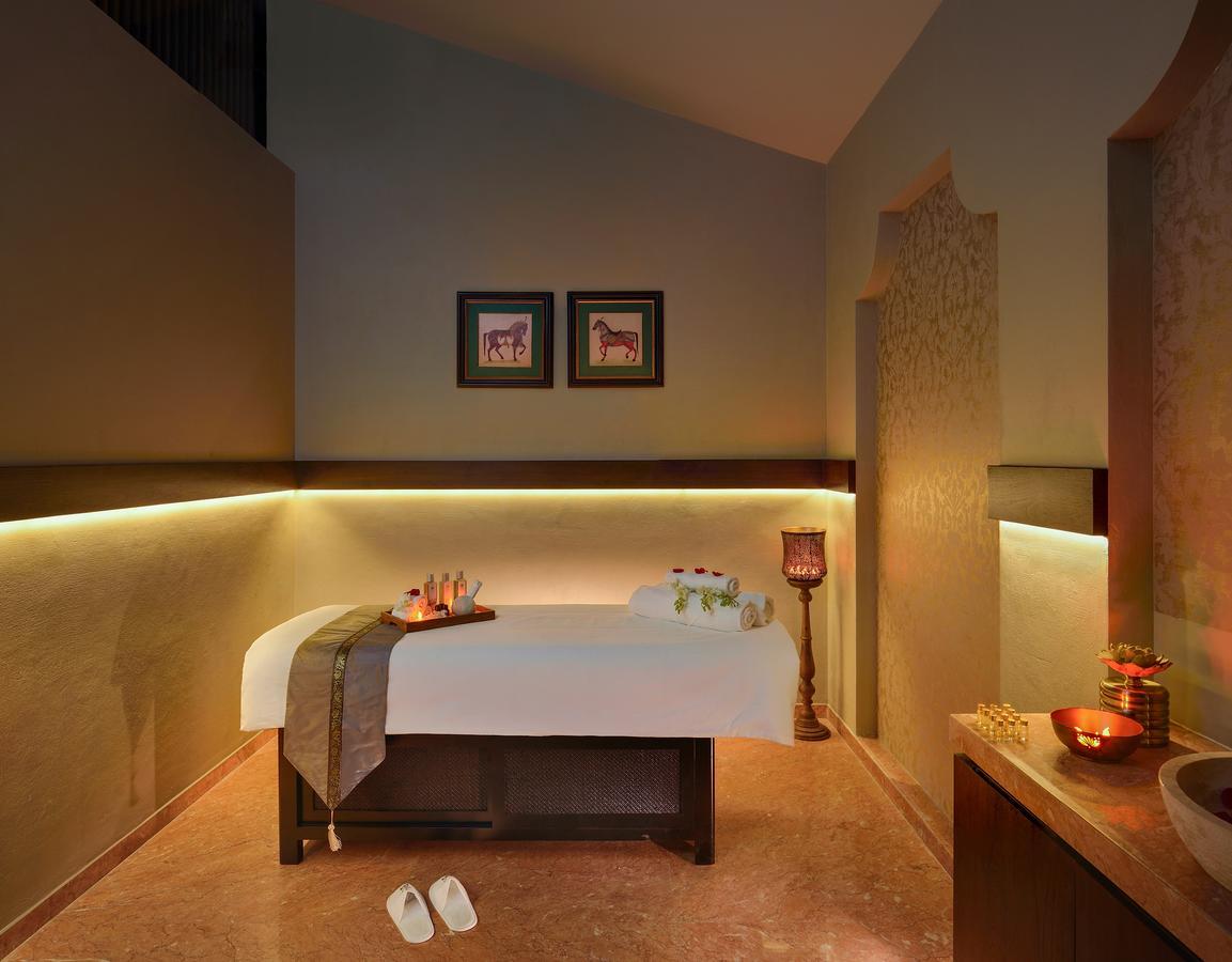 ואדודרה Kabir Hotel & Spa מראה חיצוני תמונה